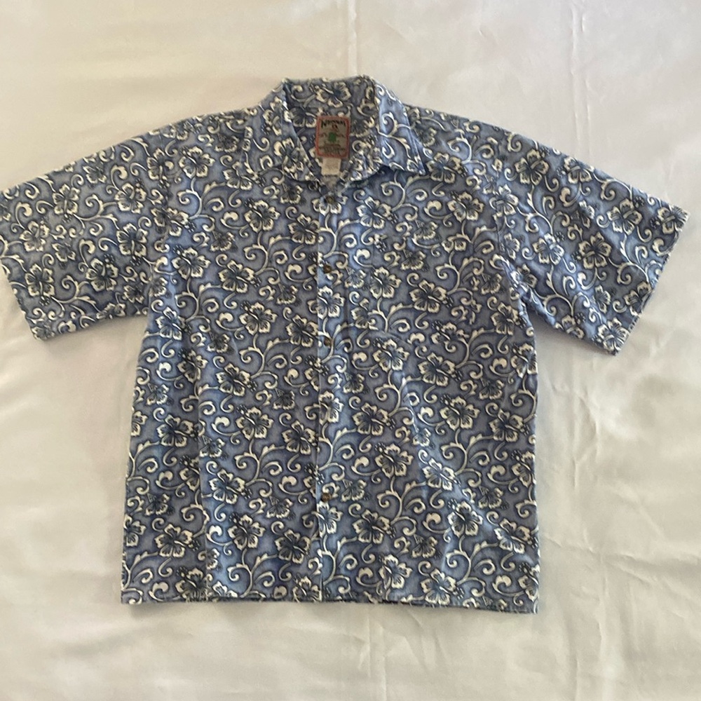 Vintage Whoola’s Authentic Hawaiian Men’s shirt. Size S